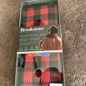 Brookstone Heated Relief Body Wrap - Red and black